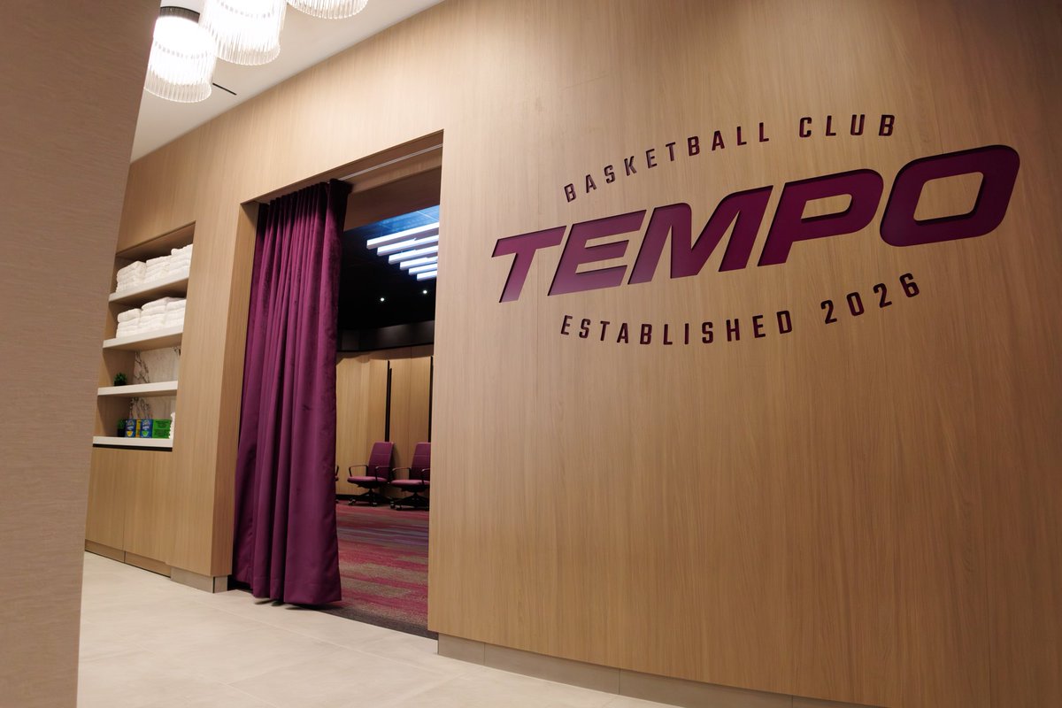TempoBasketball's tweet photo. Where luxury meets function.
 
Our game day locker room and player lounge welcome our athletes with intentional state of the art details, designed by a largely female consultant team - by women, for women.
 
In collaboration with Kilmer Infrastructure, EllisDon, and Brisbin Brook Beynon Architects, this space features full-length mirrors, porcelain marble features, custom lockers, a fully equipped fitness room, and a flex room designed to transform between a nursing room, salon, and other player-support uses.

The Tempo speed lines are embedded throughout the design, with colour used to activate high-performance zones like the fitness room, while dark, monochromatic elements evoke a clear mindset as transitional spaces, intentionally designed to feel calm in moments of focus.