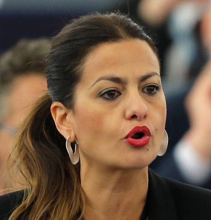 °หึ° tweet media