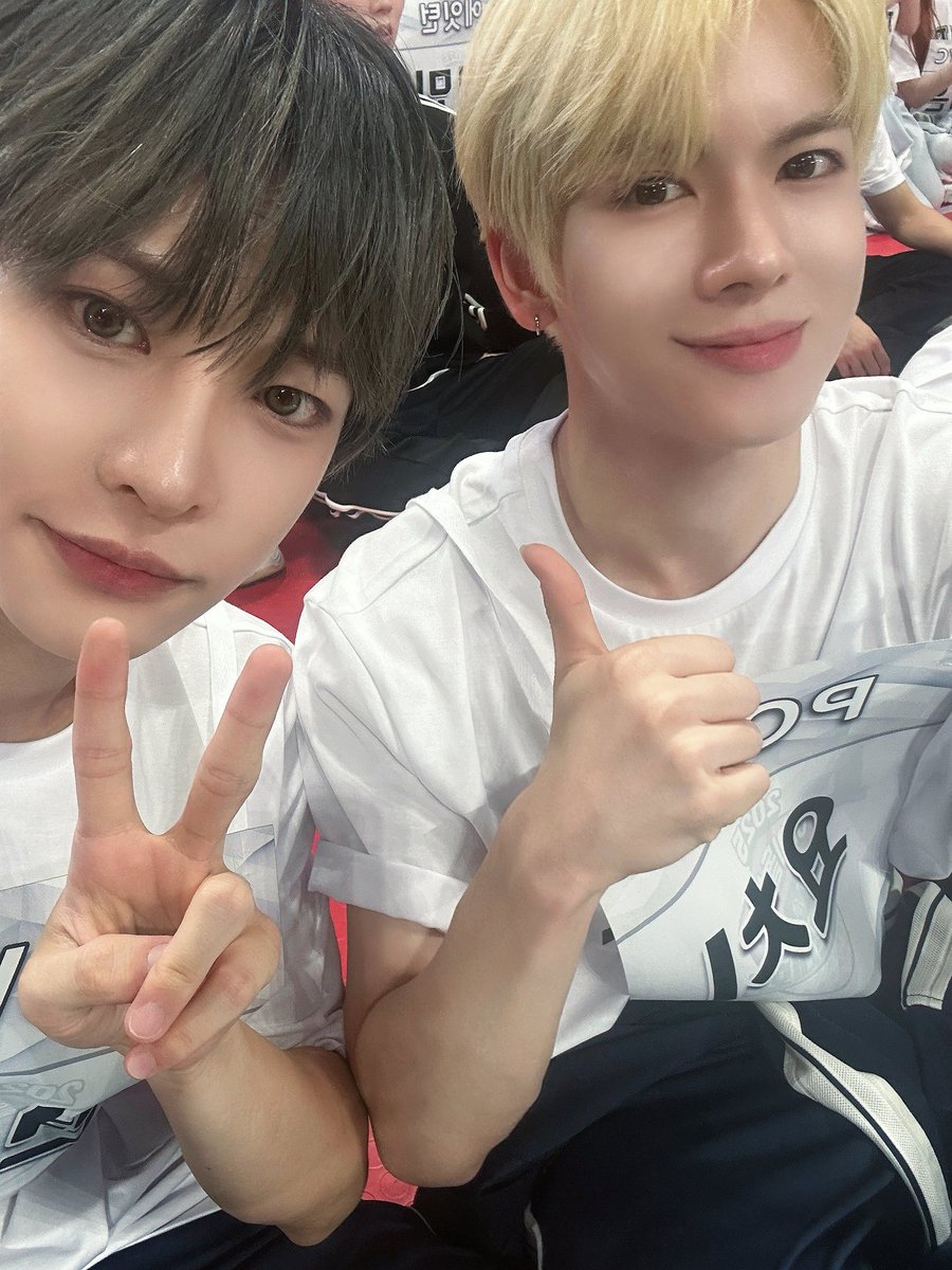 [#HYUNBIN]
생일 축하해 요치형🎉🙃 내가 가장 사랑하는 형인 거 알고있지 ? 형 덕분에 그동안 행복한 추억 많이 쌓고 재밌게 하루하루를 보내고 있는 거 같아 그리고 최근에는 같이 곡 작업도 많이 하고 있는데 발매해서 팬분들한테 얼른 들려드리고 싶다 !! 우리 앞으로도 우정 영원하고 또 형이 내