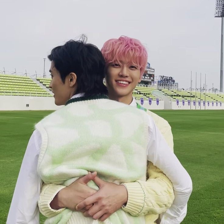 jajaurriza's tweet photo. Would probably say markmin as the Lowkey lovebirds https://t.co/DXe2dqc3vA