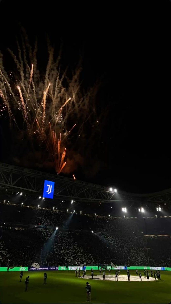 7uti_'s tweet photo. الأليانز ستاديوم بدون مبالغه من اجمل ملاعب العالم حرفياً فاااااتن فااااااتن هذا الملعب https://t.co/RbBJLmSMFW