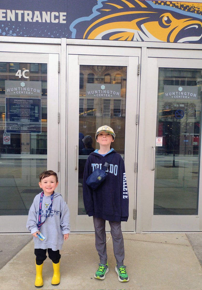 Last <a href="/ToledoWalleye/">Toledo Walleye</a> home game of the (regular) season - Jack &amp; Ollie are ready...
#GoFish #GoWalleye #ECHL