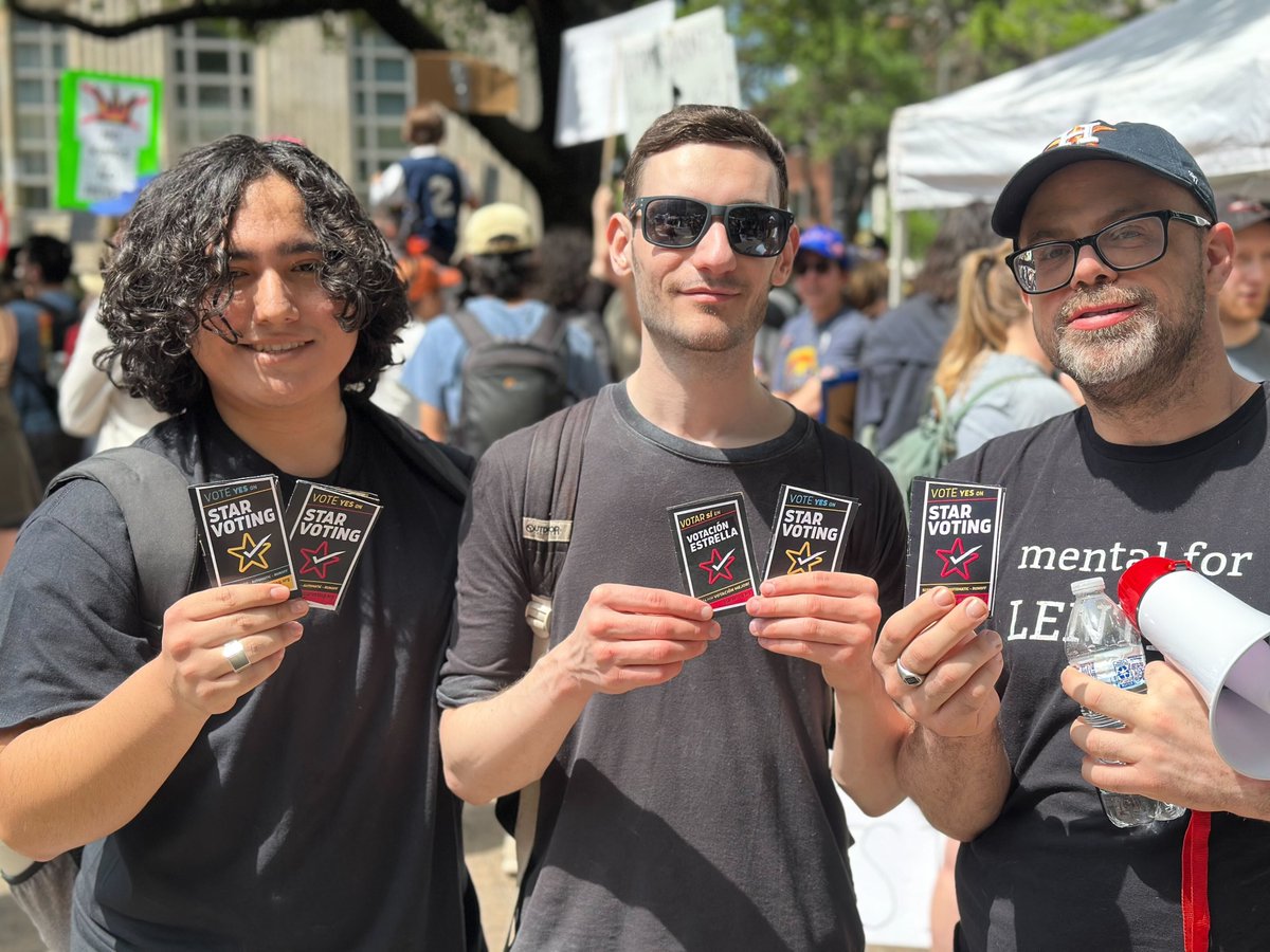 5starvoting's tweet photo. Here we have STAR Voting volunteers in Houston letting No Kings attendees know all about a better way to vote! https://t.co/DzrIjKdow9