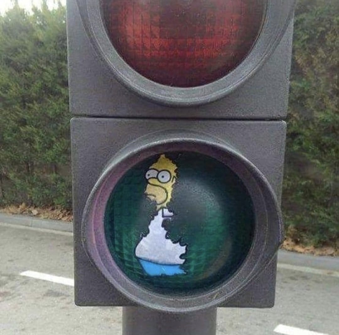 FansonsOficial's tweet image. ¡Qué agradable semáforo! #LosSimpson #LosSimpsons #Memes #TheSimpsons