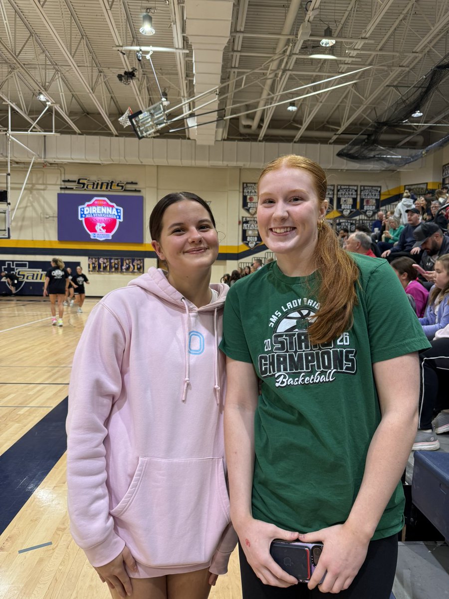 Sunflower Smack Show tweet media