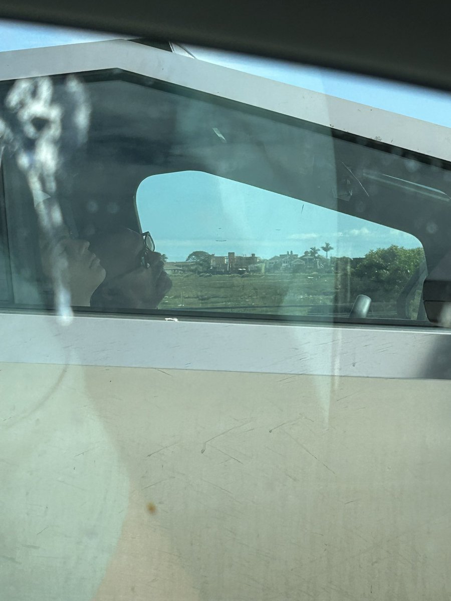 This piece of shit is snoozing at the wheel letting his cyber truck self drive