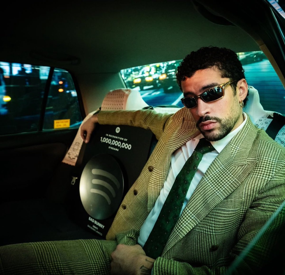 Access Bad Bunny tweet media