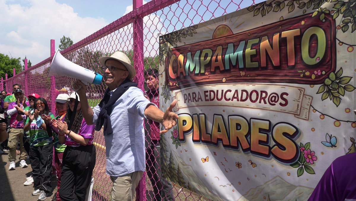 Javier_Hidalgo's tweet photo. El trabajo en equipo une, fortalece y nos recuerda que nadie camina solo

Este viernes el equipo de PILARES participó en el campamento de educadores. Compartiendo, aprendiendo y construyendo juntas y juntos una comunidad que crece en colectivo https://t.co/O2ABIEocwu
