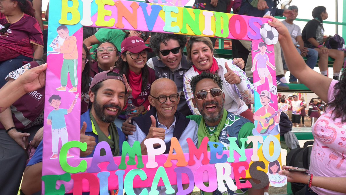 Javier_Hidalgo's tweet photo. El trabajo en equipo une, fortalece y nos recuerda que nadie camina solo

Este viernes el equipo de PILARES participó en el campamento de educadores. Compartiendo, aprendiendo y construyendo juntas y juntos una comunidad que crece en colectivo https://t.co/O2ABIEocwu