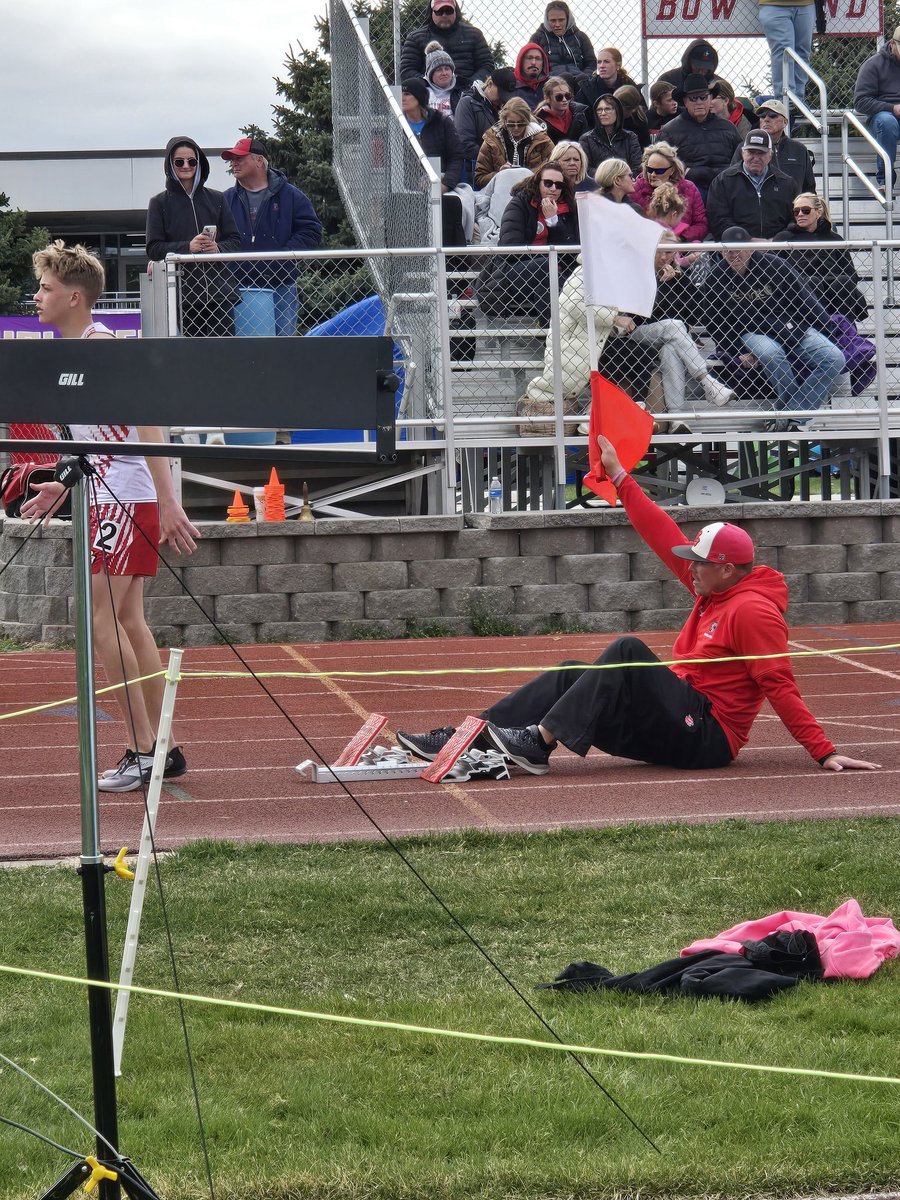 CoachCooksley's tweet photo. National Assistant Principals week and @jellis312000 is out here being the Broken Bow track meet director and hopped in to hold this student/athletes blocks for a race! Little things like this dont go unnoticed in leadership! #GoBow https://t.co/WLq3XcbAM2