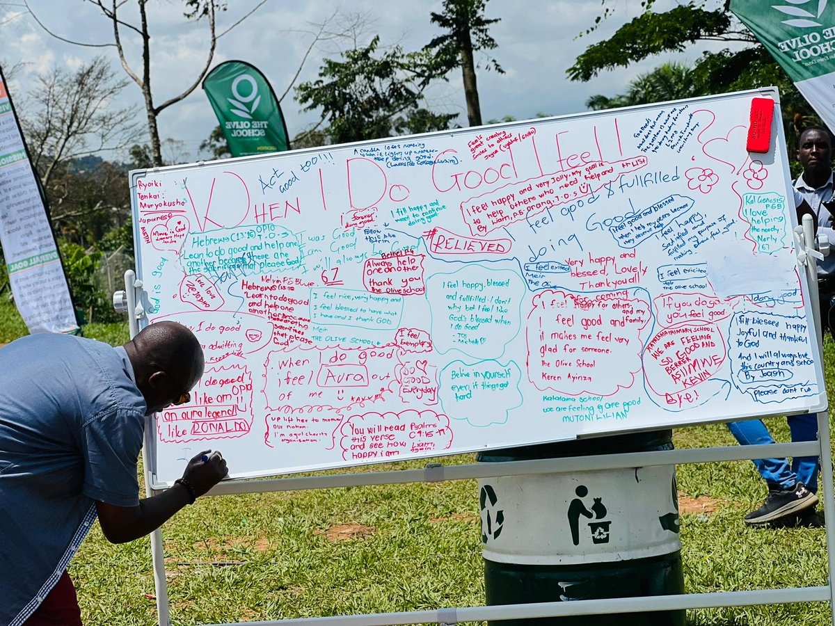 CivLegacy_F's tweet image. 🙌🏾Our ‘When I Do Good, I Feel…’ wall did NOT disappoint! From ‘powerful’ to ‘like a superstar,’ everyone had something to say. Turns out doing good feels really good!

#GoodDeedsDayUganda #DoGood #CommunitySpirit #ActsOfKindness