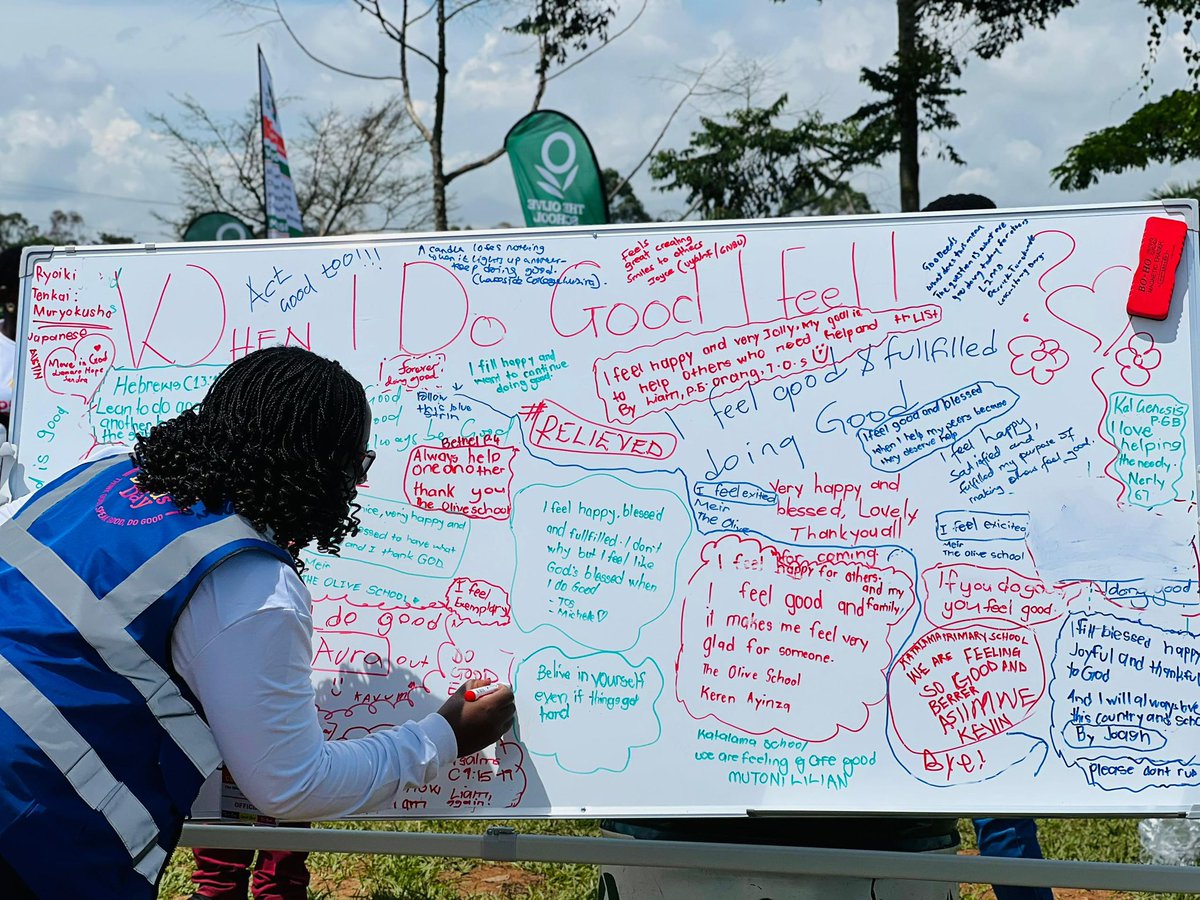CivLegacy_F's tweet image. 🙌🏾Our ‘When I Do Good, I Feel…’ wall did NOT disappoint! From ‘powerful’ to ‘like a superstar,’ everyone had something to say. Turns out doing good feels really good!

#GoodDeedsDayUganda #DoGood #CommunitySpirit #ActsOfKindness