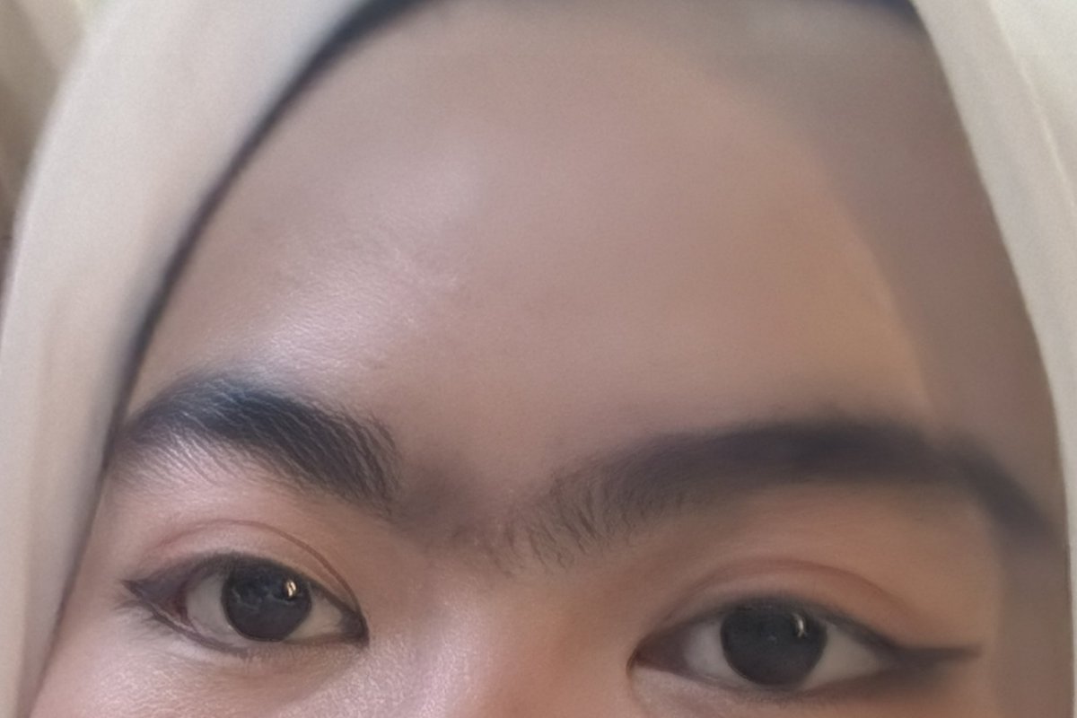 Jaerainnn's tweet photo. @tanyarlfes alis nyatu + tebel. coba pake concealer aja ga ketutup alis nya. jdi ya ga pernah di apain2 tuh alis wkwk😭😔 https://t.co/tvyGUgW8Q5