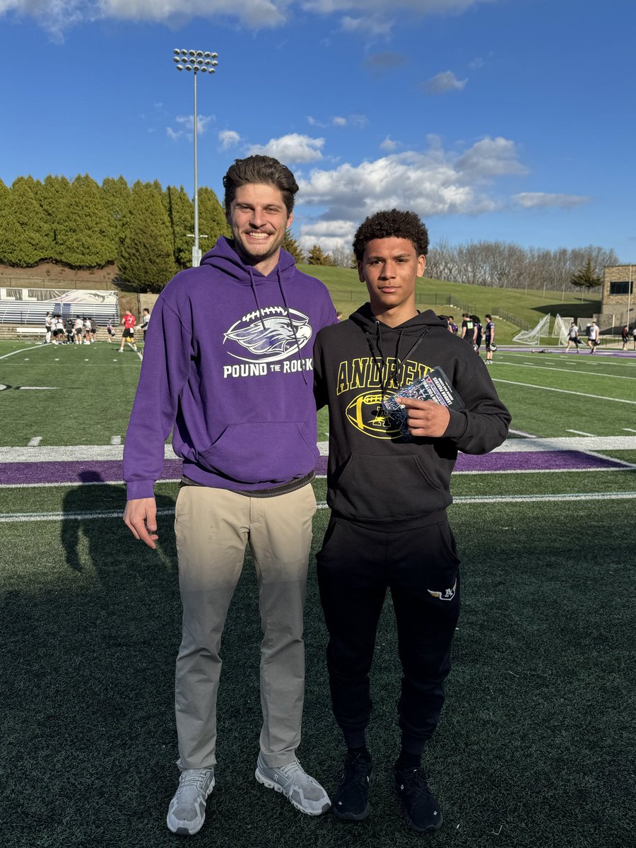 Landon_Paredes's tweet photo. Had a great day at @WarhawkFootball touring the campus and watching practice, thank you @CoachAOgden for the invite.
@PrepRedzoneIL @EDGYTIM 
@VJA_FOOTBALL https://t.co/gHJ7neHIGk