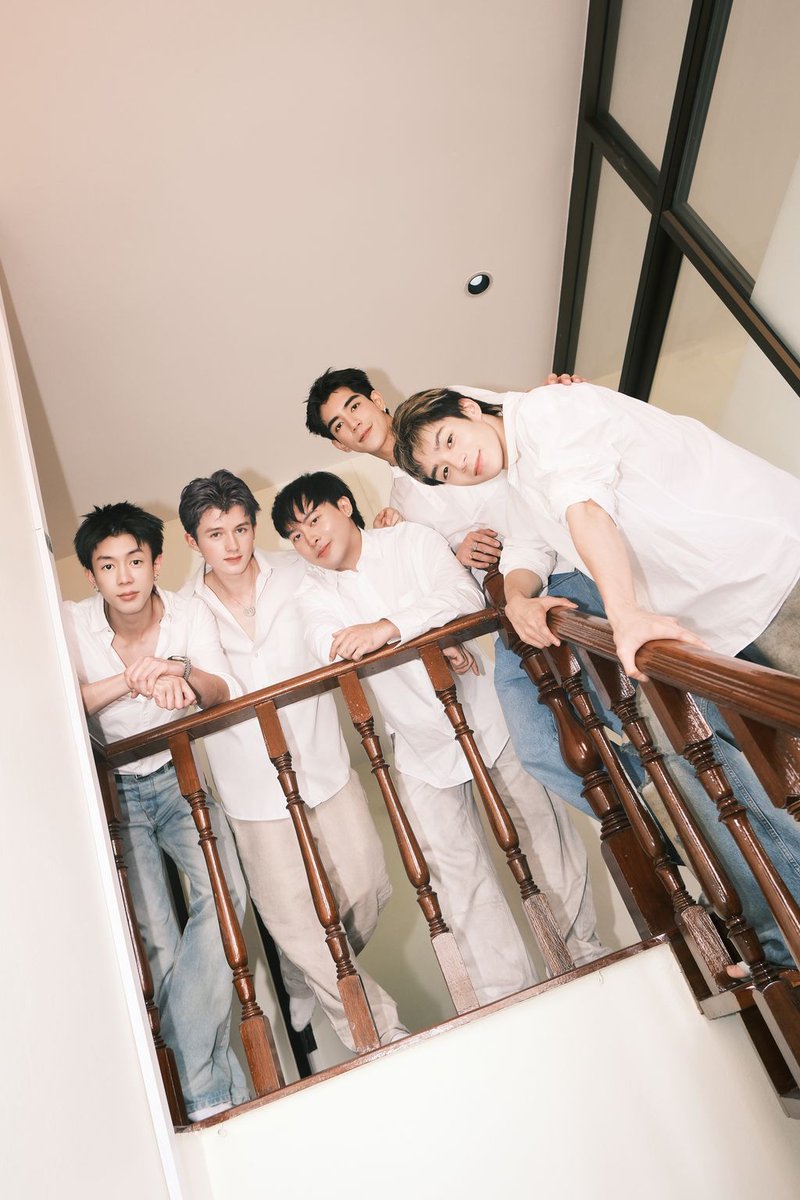 Hello Asian tweet media