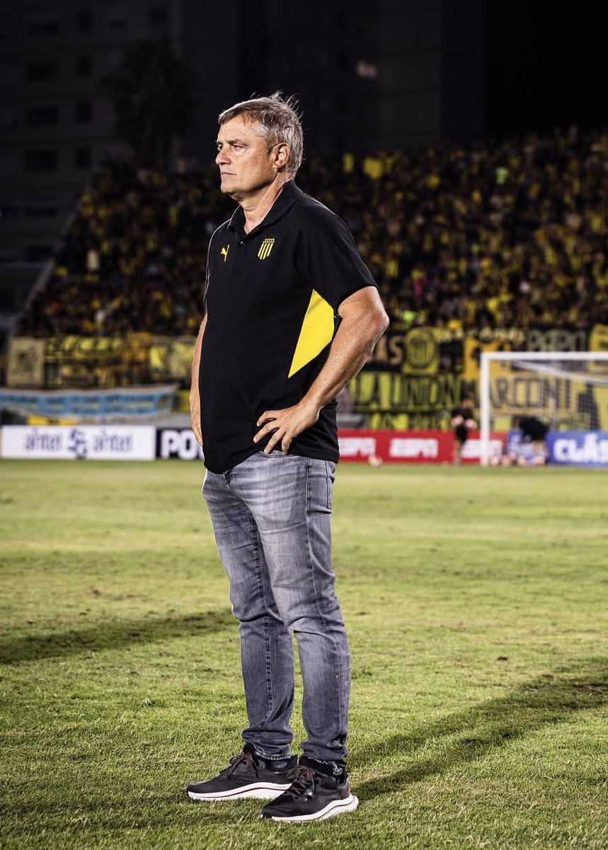 Es cansino el palo desmedido a Diego Aguirre, no solo nos volvio un equipo competivo en el continente, sino que logro en dos ediciones de Copa, lo que 15 entrenadores no pudieron hacer entre 2011 y 2024, al parecer quieren volver a esa epoca dorada donde perdiamos con Arsenal de
