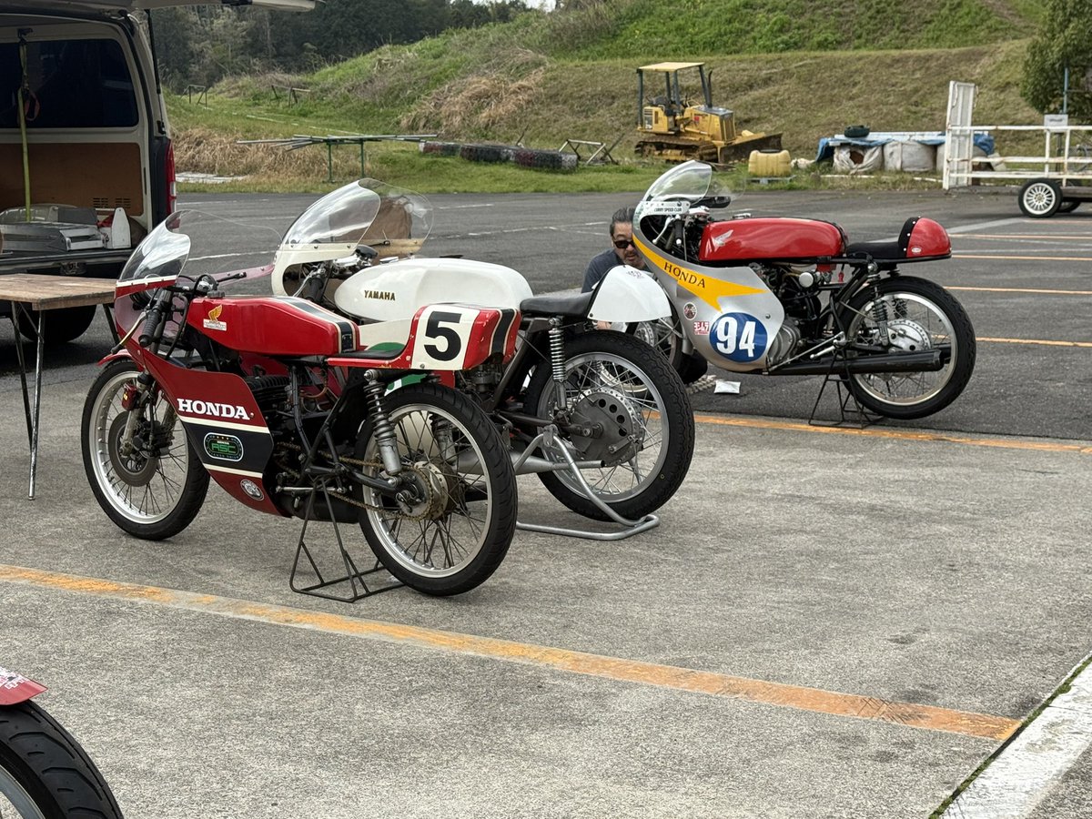 humikaori's tweet photo. 鈴鹿ツインに見学に来ています^_^
眼福のバイクばかり
#AstRIDE https://t.co/XjluxVGWC3