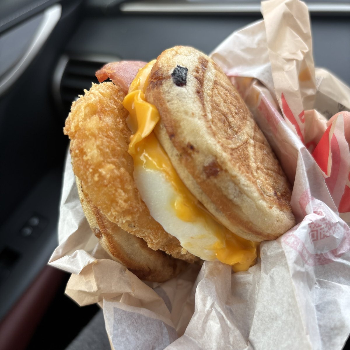 て　こ tweet media