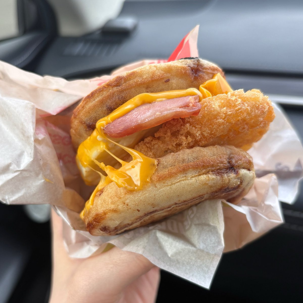 て　こ tweet media