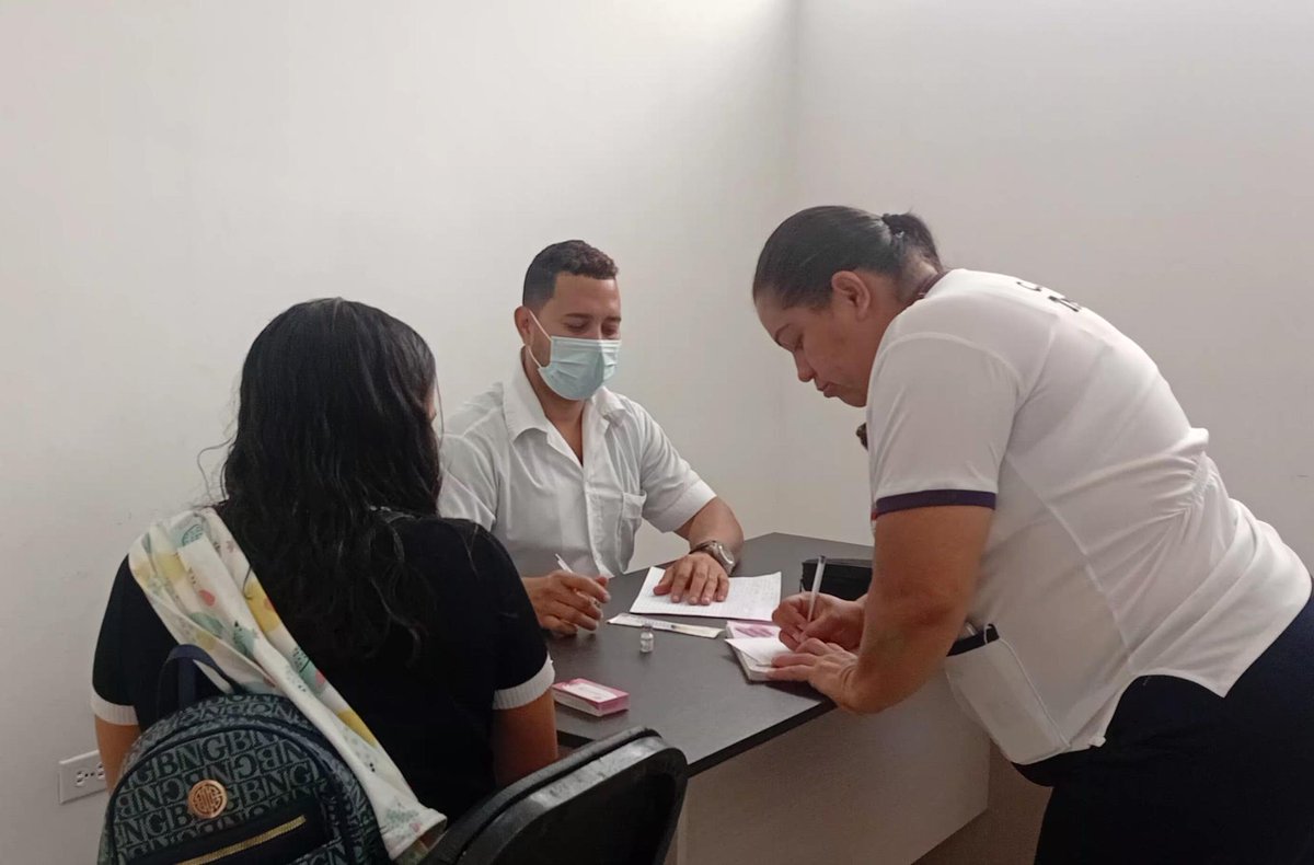 BMC_TRUJILLO's tweet image. Nuestros profesionales inician el día con el compromiso de garantizar salud gratuita y de calidad. Ciencia y sensibilidad al servicio del pueblo venezolano. 🇨🇺🤝🇻🇪
#CubaCoopera #CubaPorLaVida @cubacooperaven  @BMC_TRUJILLO  @jaur85707