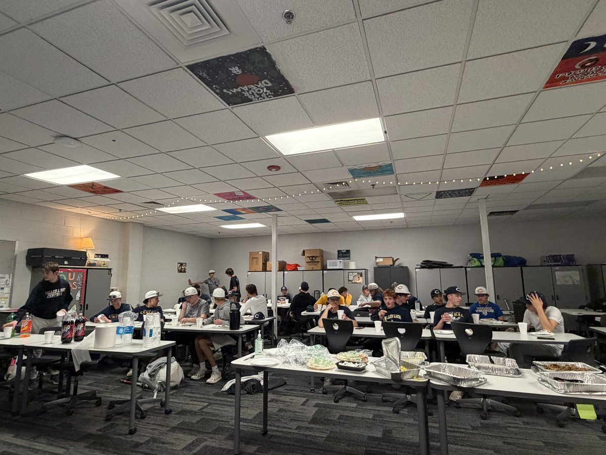 WLCBSB's tweet photo. First team dinner of the season!
Thank you Pita Way for feeding our guys!

Our Varsity players also received Shakes for their Sweep of SLE.

#ShakesforSweeps #OnePercent https://t.co/JjydkHeW4g