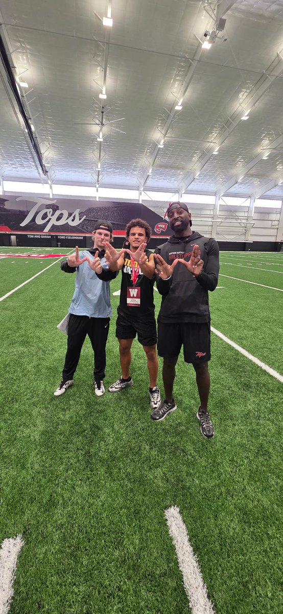 AydenG_27's tweet photo. After a great conversation with @JLBarnes4 and @SCarsonBurgess I am beyond BLESSED to receive an offer from Western Kentucky University!! 🔴⚫️  Huge thanks to the hospitality from all the coaches!
@Coach_Helton @JLBarnes4 @SCarsonBurgess @TheRylanFarber @Thechaselane @WKUFootball @WKURecruiting @CoachRodeBV @CoachVillegasBV @VerotFB_Recruit