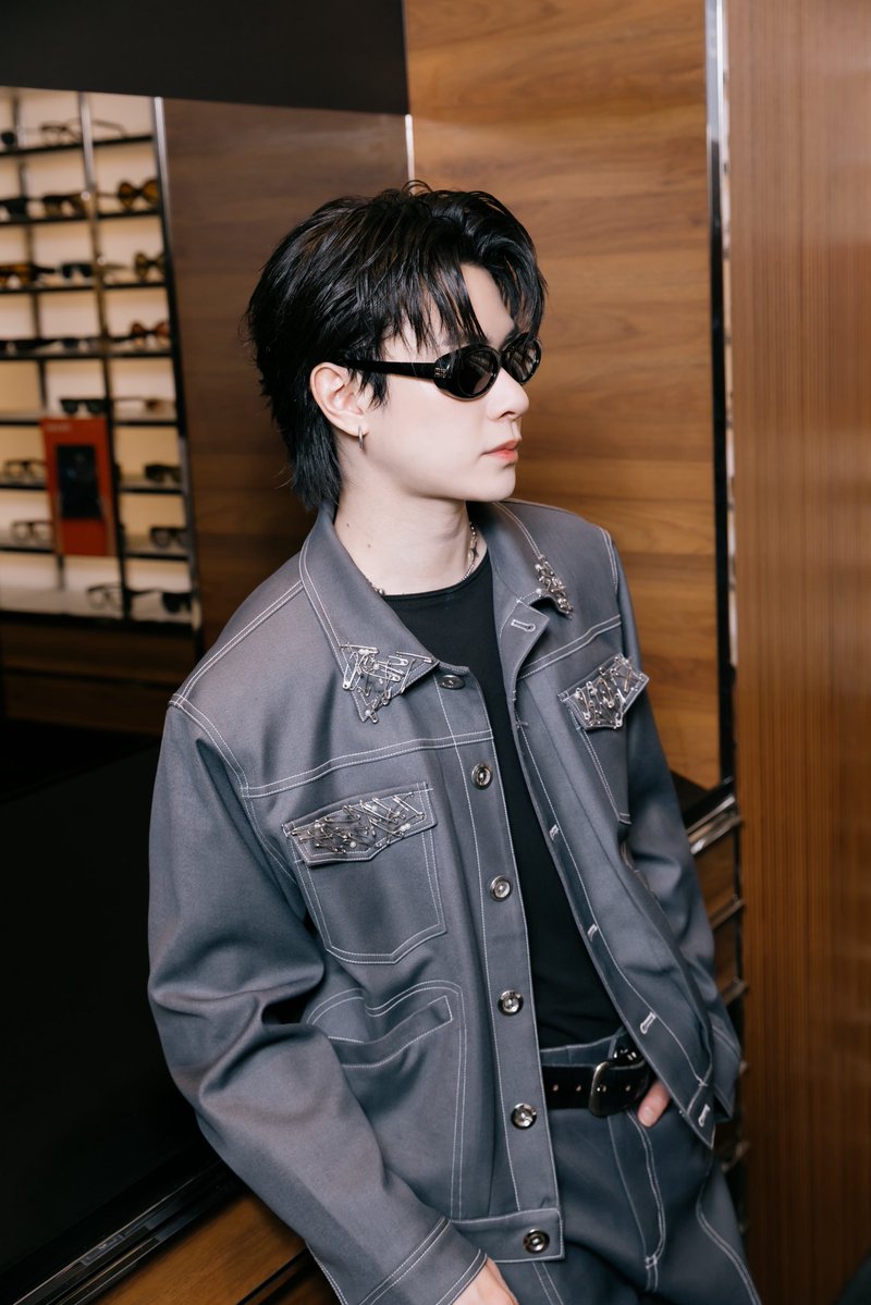 Blackcatupdate's tweet image. EssilorLuxottica เผยเทรนด์แว่นตาแห่งฤดูกาล Spring/Summer 2026
สะท้อนสไตล์ร่วมสมัยและความสง่างามเหนือกาลเวลา

@essilorluxottica #EssilorLuxottica #eyewear #trends #SS26  

EssilorLuxottica เปิดตัวคอลเล็กชั่นแว่นตาประจำฤดูกาล Spring/Summer 2026 อย่างเป็นทางการ