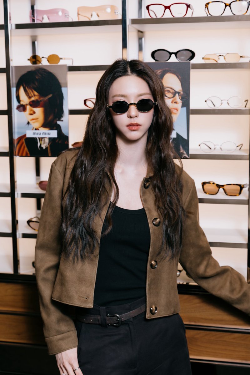Blackcatupdate's tweet image. EssilorLuxottica เผยเทรนด์แว่นตาแห่งฤดูกาล Spring/Summer 2026
สะท้อนสไตล์ร่วมสมัยและความสง่างามเหนือกาลเวลา

@essilorluxottica #EssilorLuxottica #eyewear #trends #SS26  

EssilorLuxottica เปิดตัวคอลเล็กชั่นแว่นตาประจำฤดูกาล Spring/Summer 2026 อย่างเป็นทางการ