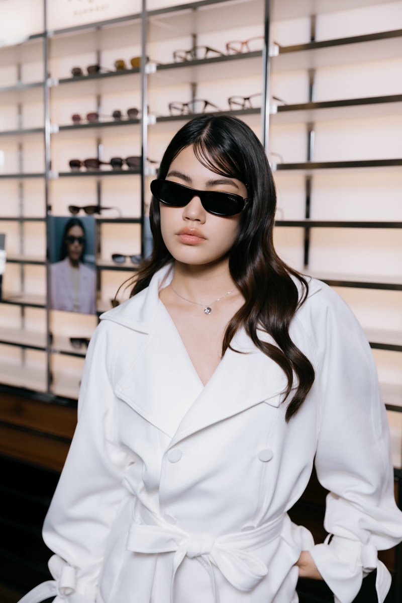 Blackcatupdate's tweet image. EssilorLuxottica เผยเทรนด์แว่นตาแห่งฤดูกาล Spring/Summer 2026
สะท้อนสไตล์ร่วมสมัยและความสง่างามเหนือกาลเวลา

@essilorluxottica #EssilorLuxottica #eyewear #trends #SS26  

EssilorLuxottica เปิดตัวคอลเล็กชั่นแว่นตาประจำฤดูกาล Spring/Summer 2026 อย่างเป็นทางการ