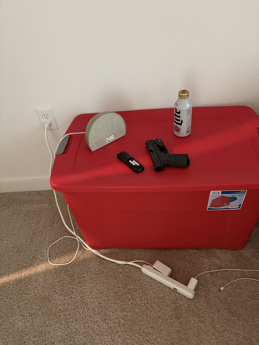 _fatha_smith's tweet photo. Dude nightstand. https://t.co/lK0n2OZiVq