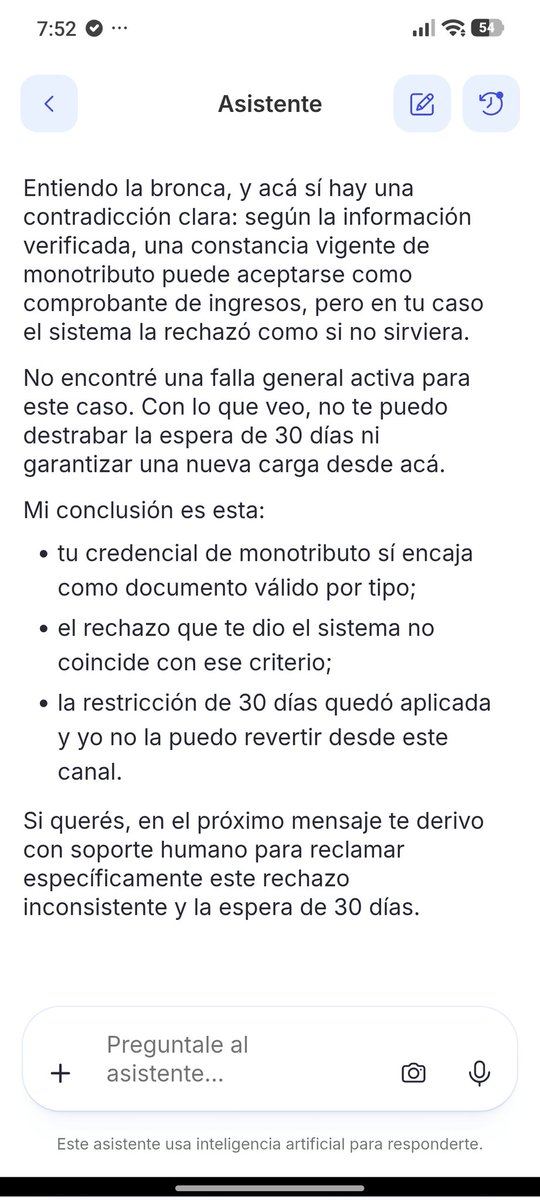 NicolasDojman's tweet photo. esta respuesta de @mercadopago es hilarante. al final lo único que uno quiere es mejorar su perfil crediticio https://t.co/ZVdlEP5u4G