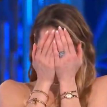 ELLE 🍸 tweet media