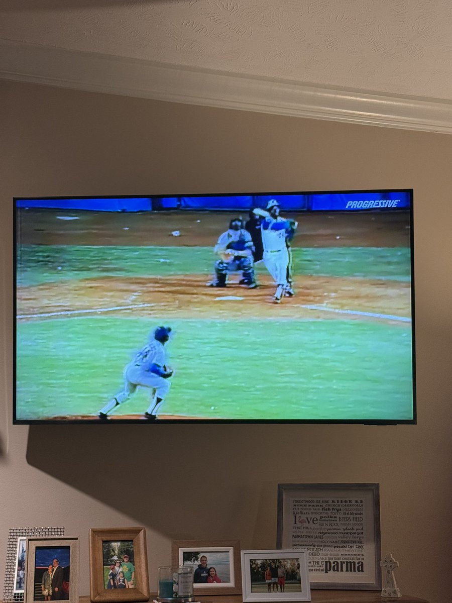 ParmaMayor's tweet image. Great personal story @DreKnott tonight on Hammerin Hank ⚾️ @CleGuardians @MLB #hankaaron #GoGuardians