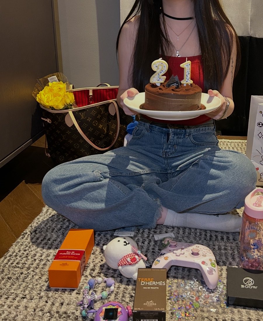 Alice411 tweet media