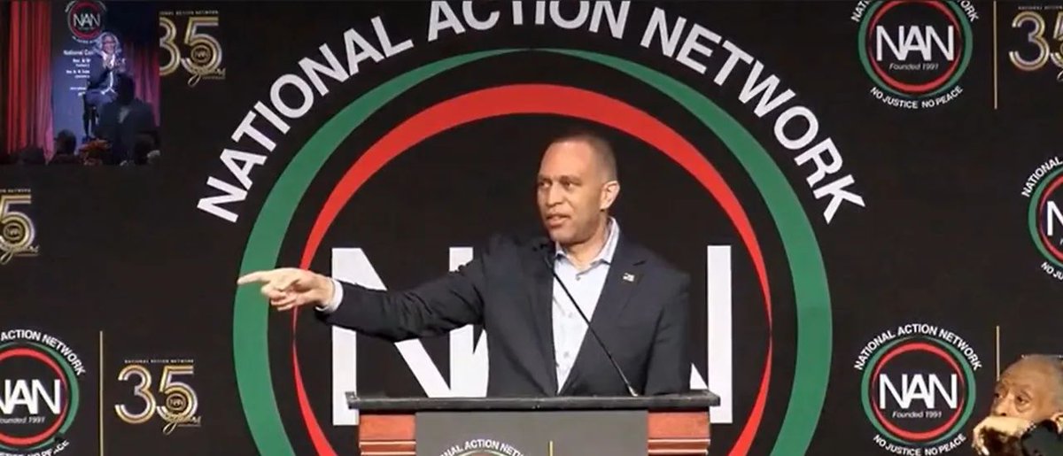 Crown_Financial's tweet image. Hakeem Jeffries Tells Activist Audience DEI Is Explicitly Written Into Constitution #DEI
buff.ly/d3vEM37
