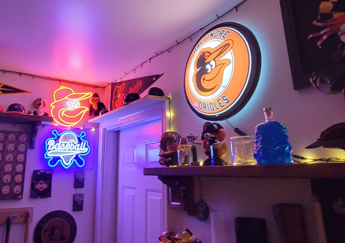 TheMascot6's tweet image. The beer is cold
Off work tmrw
Game on TV
#LFG