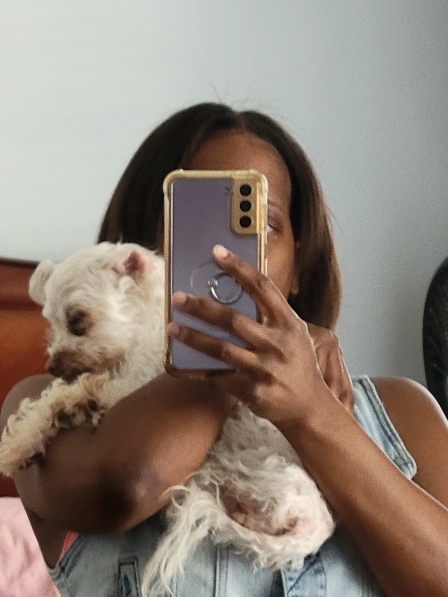 2bCarlisa's tweet photo. Miss Cookie! We are enjoying these few days left with you! Its soo hard. My heart is broken. Monday will be much worse. She will be home and comfortable. Pray for me! She has lived a great 16 yrs but I will make sure the next few days will be her best yet🍔🌭 and then🍪🍫! https://t.co/gy43Uga52t
