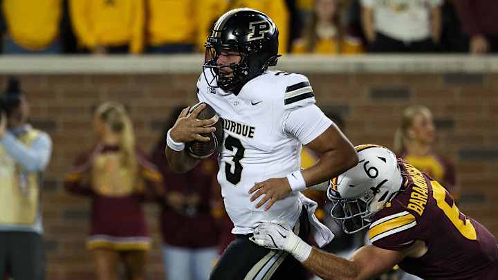 NCAAFNation247's tweet photo. ● QB Spotlight ●

Malachi Singleton

Purdue ➡️ Appalachian State

🔐 Breakout Watch 

• Singleton should find his path as a QB1 in the #SunBelt this season for the Mountaineers. In his career he's thrown for 797 yards 6 Touchdowns 2 INTs while completing 64.1% of his passes. He's also rushed for 276 yards 4 TDs.