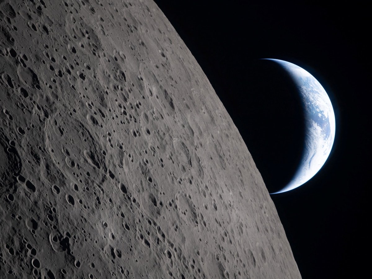 TonyEstevane's tweet photo. Viajar a la luna nos hace ver los ridículas que son las guerras https://t.co/6Gl0CvW8G4