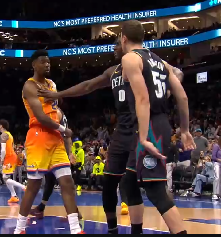 tigas_lend's tweet photo. Uma serie de playoffs entre hornets e pistons iria ser do caralho!!!!!! https://t.co/UALu6QqBue
