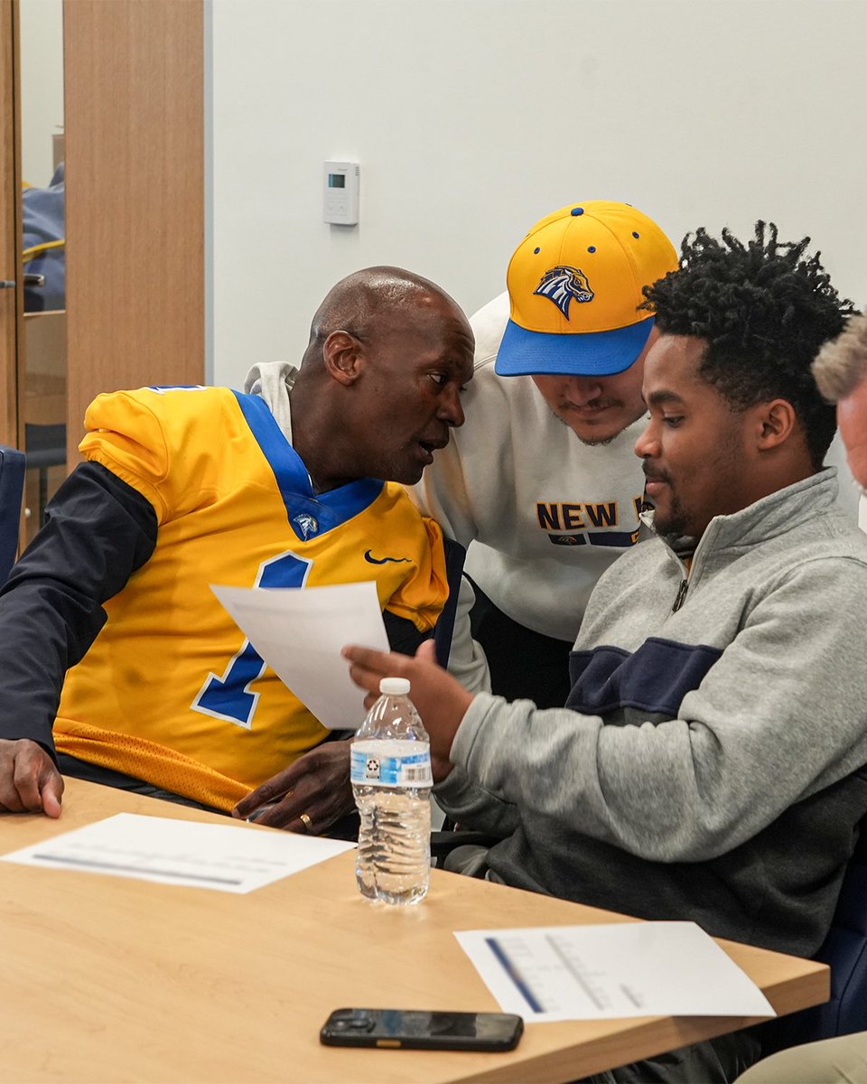 UNewHavenFB's tweet photo. A look inside the war room from tonight's spring game draft!

Team Frederiksen vs. Team Crosby will play out on the Blue on Saturday, April 18, at 3:30. Don't miss out on your chance to catch the #BlueAndGold before summer

#FAST | #FindAWay https://t.co/oB78t6JuEl
