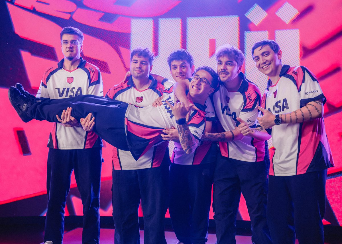 KRUesports's tweet photo. 100% DE WINRATIO CON LA KRÜ DEL SUR 

COMPRALA CON TU VISA PARA APOYAR A LOS PIBES!

🤍 https://t.co/xXJMDu4ym4 🩷 https://t.co/Yn7HoUkt5x