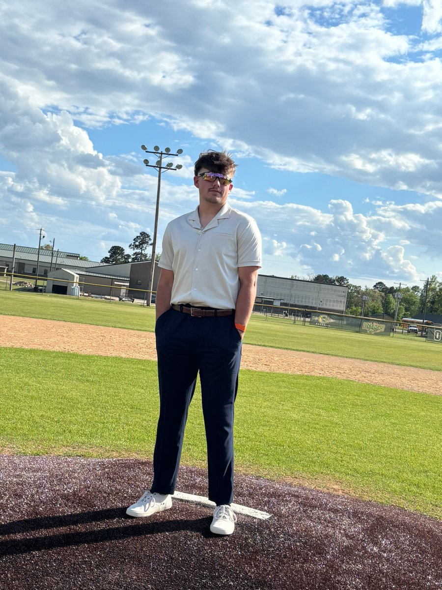 smithrs23's tweet photo. Last prom tonight. Going more casual this year https://t.co/7ZEGwZmvuH