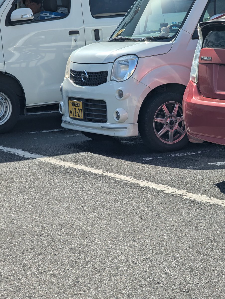 コンコン tweet media