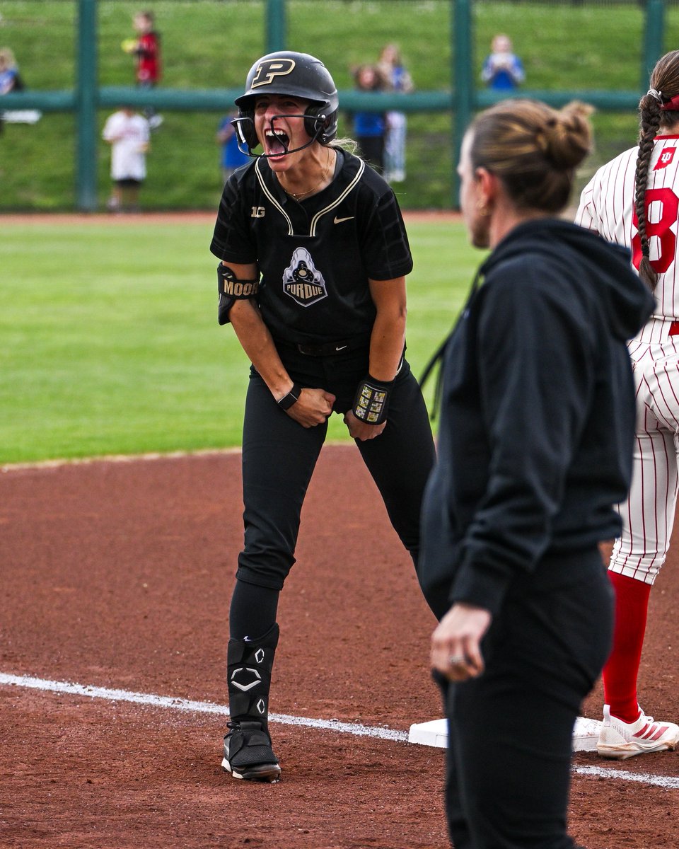 PurdueSoftball's tweet image. ANNA WHEELS IN TO THIRD 🤯

2-for-2 for the Indy kid 

T4 | Purdue 0, Indiana 1