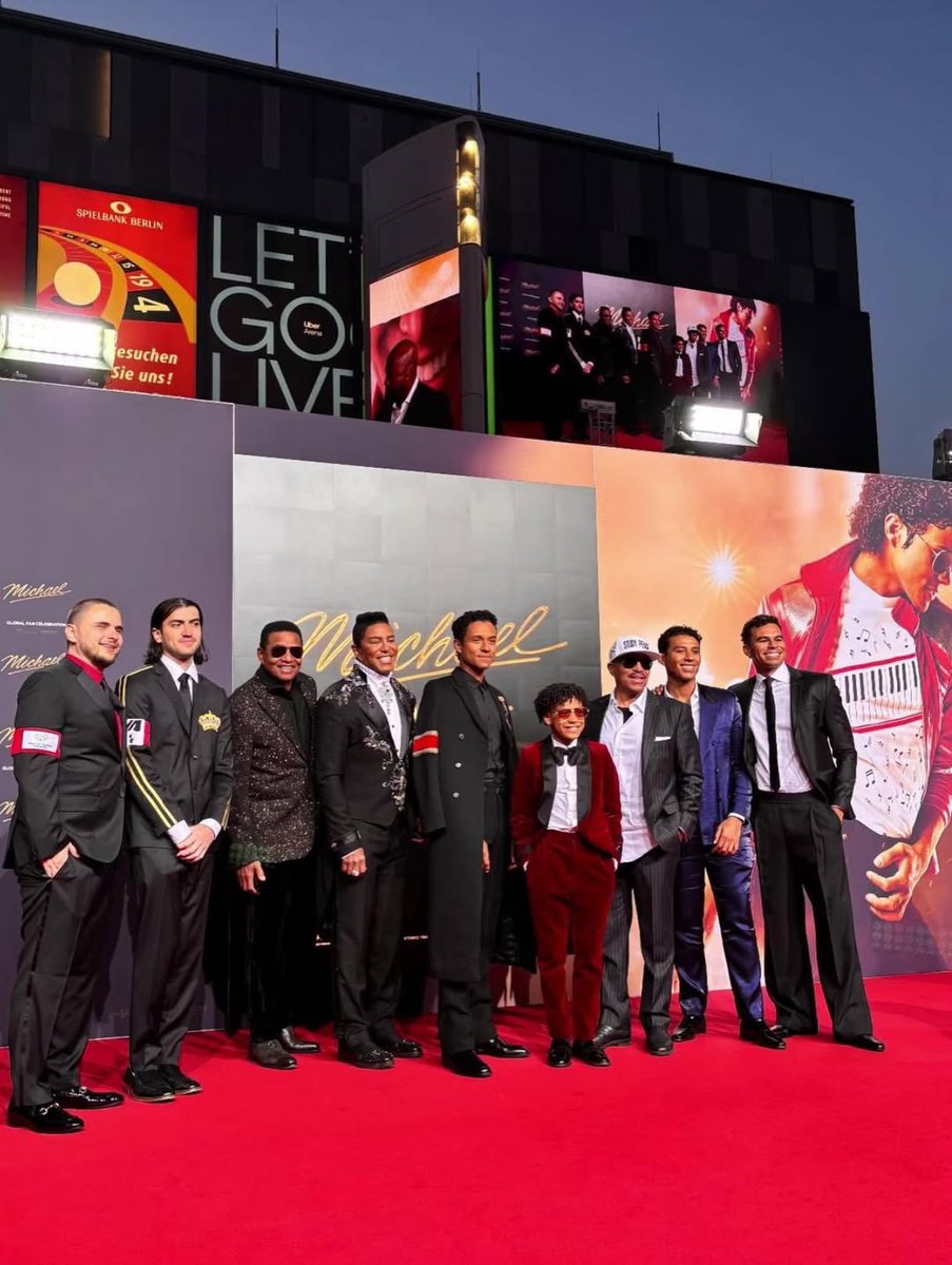 ElaineStark. tweet media