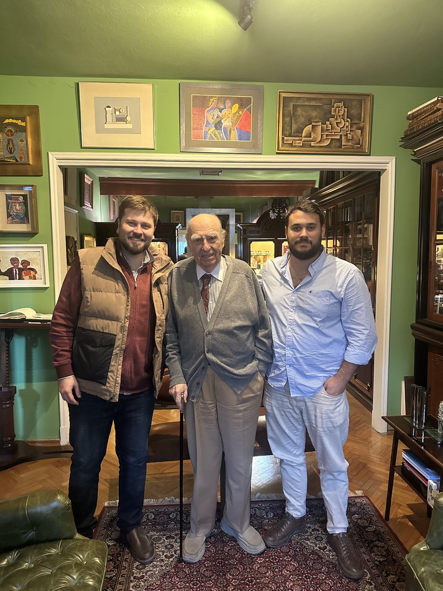 Siempre es un gusto charlar con el Presidente <a href="/JMaSanguinetti/">Julio Ma Sanguinetti</a>. Esta vez junto al Edil <a href="/FdePaganini/">Federico Paganini</a> nos juntamos para conversar sobre las reformas necesarias para Montevideo. Que las hay y son muchas.

¡Gracias por recibirnos, Presidente!
<a href="/PartidoColorado/">Partido Colorado</a> <a href="/UJReformistas/">UJR</a>