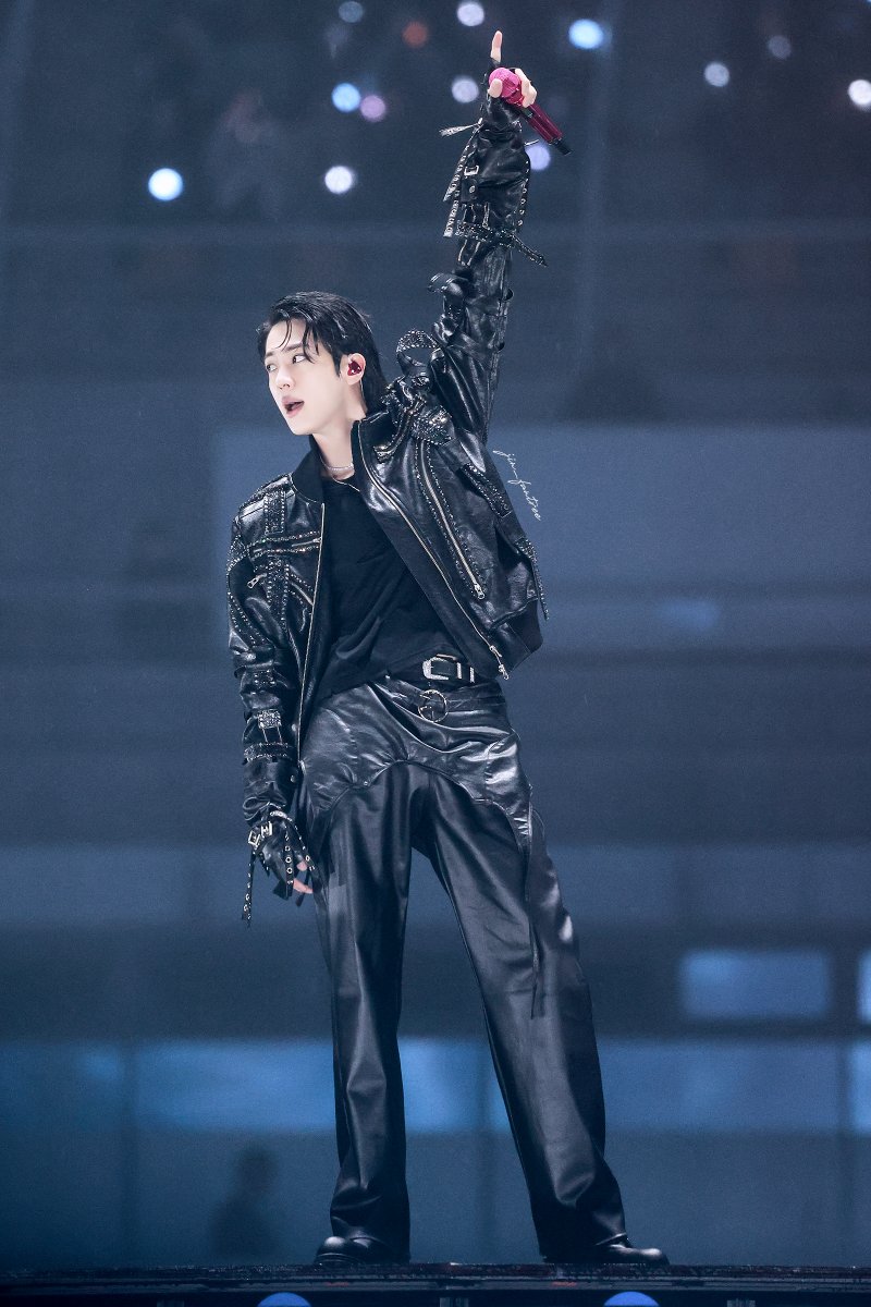 김석진담기 tweet media