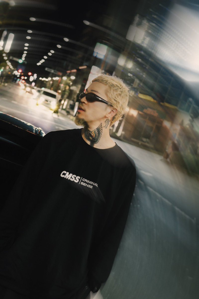 halfway_doy's tweet photo. Front logo/ Back logo

Long-sleeved T-shirt
size :  S〜3XL
color : Black / White / gray
¥6,500(送別)
(2XL.3XLは+¥500)

・Front logo
シンプルなNEWデザインを
胸元にプリント袖にはCSワッペン！

・Back logo
プラーク風ロゴをバックプリント！
こちらは胸元にCSワッペン!
今回はこちらの2種類 https://t.co/PxrfIkEJIH