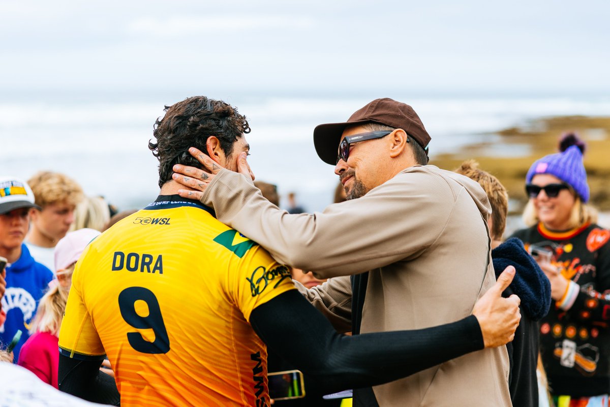 otd_oficial's tweet photo. O BRASIL ESTÁ NA FINAL! 🇧🇷🔔
Yago Dora venceu Leonardo Fioravanti por 13.00 a 9.00 e garantiu vaga na semifinal em Bells Beach. Como ele encara o vencedor de Medina x Samuca, o Brasil já tem um finalista garantido! 🌊🔥
📸: WSL
#WSL #BellsBeach https://t.co/vYa8cCA6LI